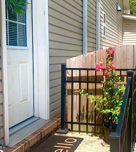 Beautiful Private In Upscale Neighborhood. Down The Road From Nature Park And Restaurants Etc. *